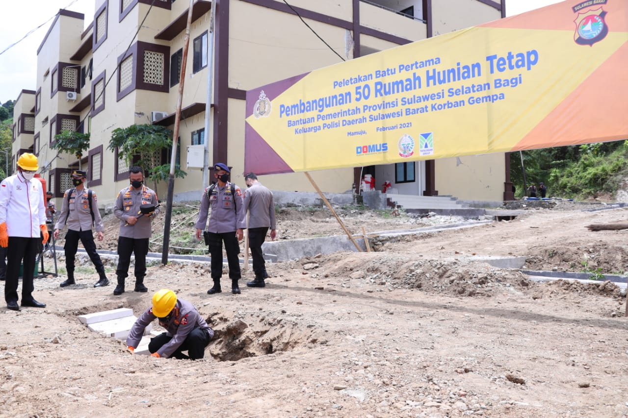 Gubernur Sulsel dan Kapolri Resmikan Pembangunan Rumah Polisi Korban Gempa di Sulbar