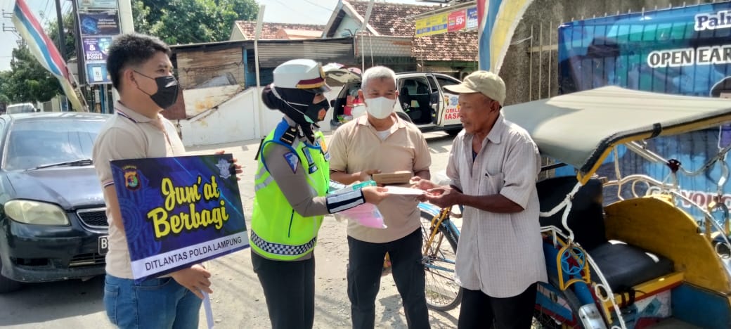 Jumat Berkah, KMI Dan Ditlantas Polda Lampung Kolaborasi Bagi Bagi Sembako