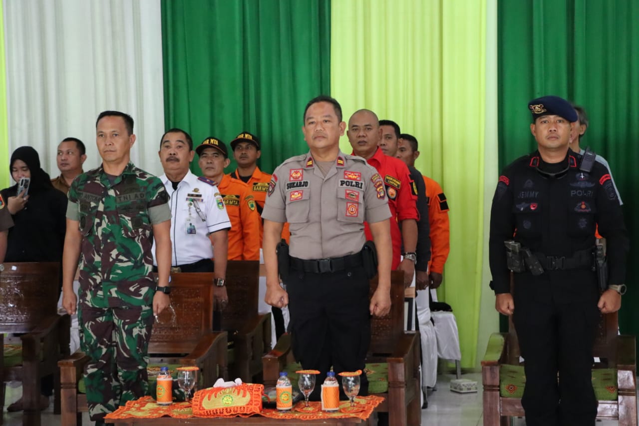 Dua Personel Polres Tanggamus Ikuti Latihan Potensi SAR di Gunung dan Hutan