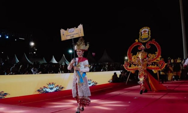 Kontingen Kota Bandar Lampung Pukau Penonton Karnaval Budaya Apeksi 2024