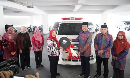 Pemkot Bandar Lampung Serahkan Bantuan Ambulance Untuk Klinik Pratama UIN Raden Intan