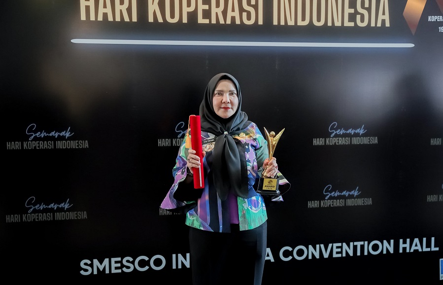 Walikota Eva Dwiana Raih Penghargaan dari Kemenkop UKM